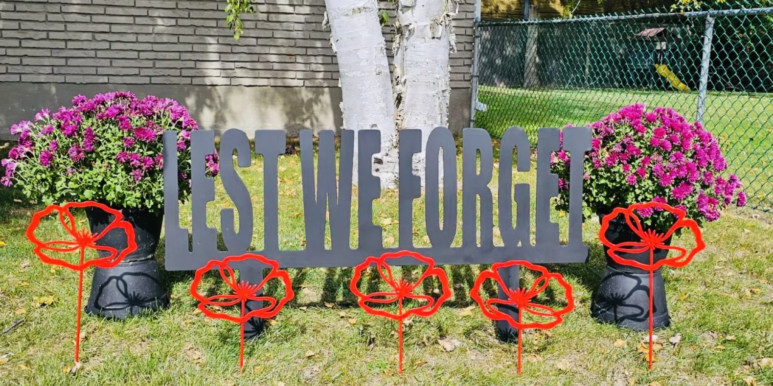lestweforget